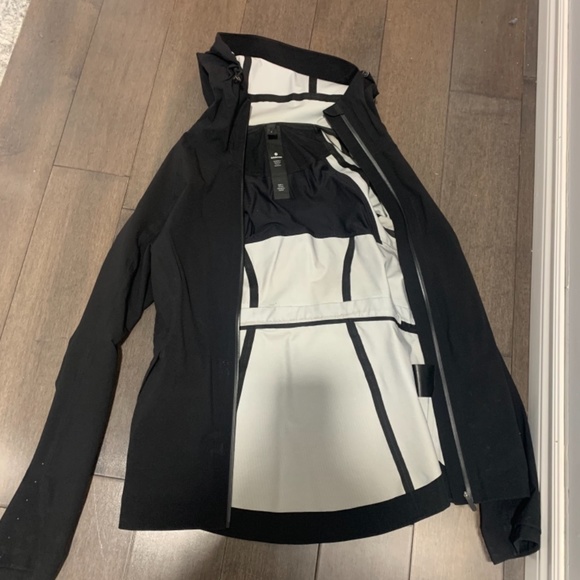 Lululemon rain jacket - Picture 2 of 3